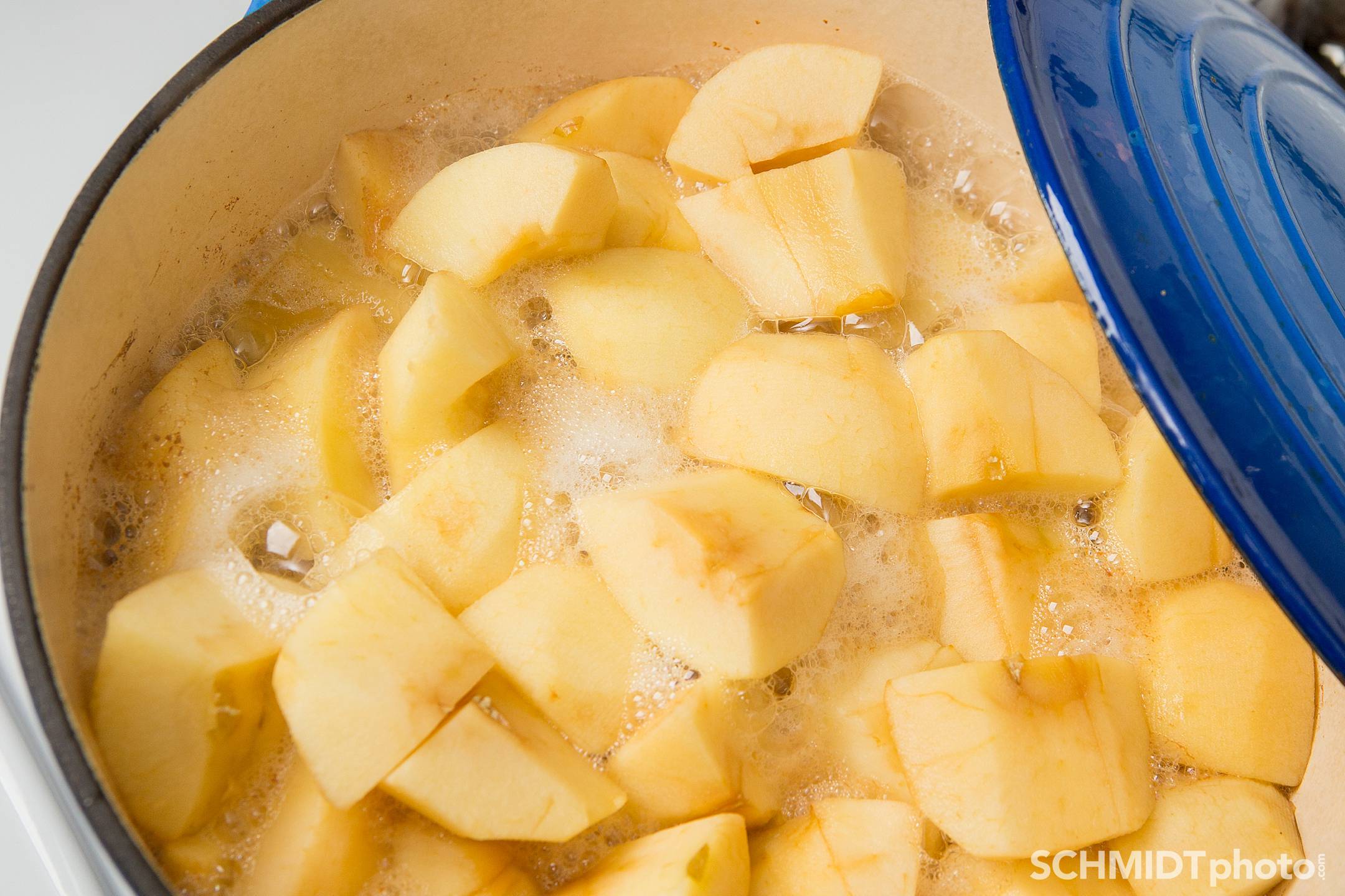 Make apple sauce at home with no special tools