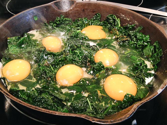 Organic eggs with Lacinto Kale, Easy Breakfast recipes