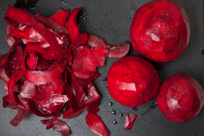 How to peel red beets for raw salad, paleo and vegan meals