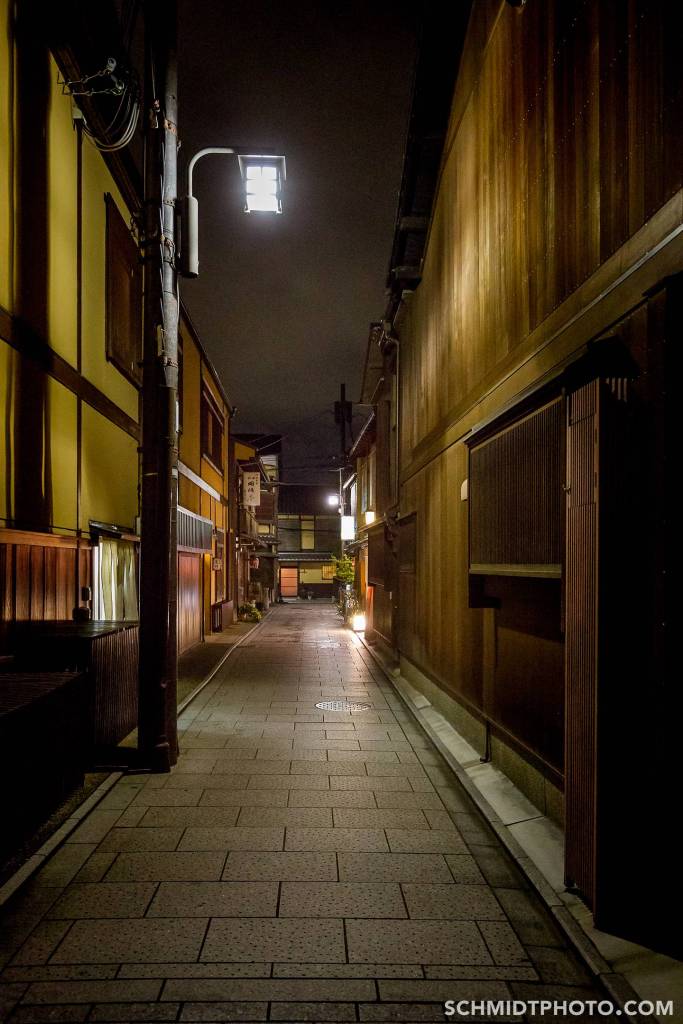 Gion district historical building kyoto tom schmidt - 50